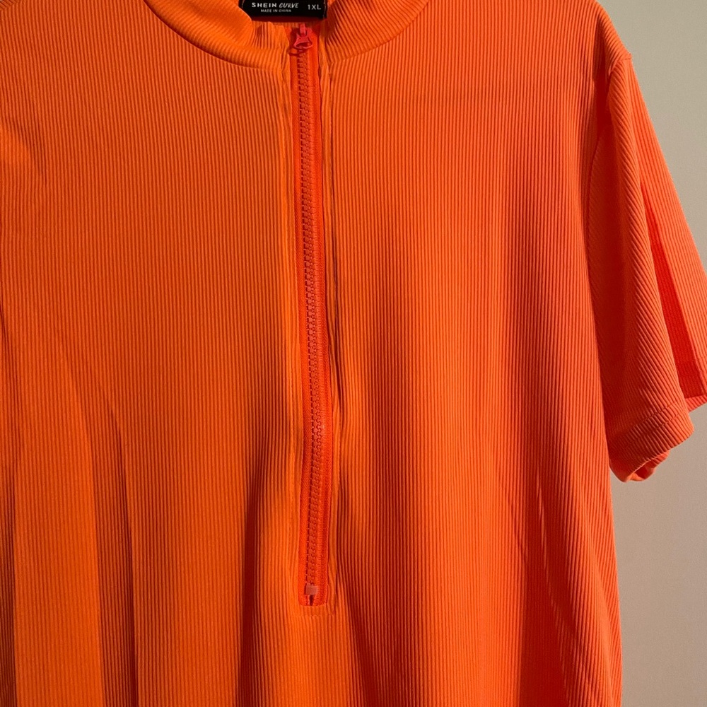 Orange ribbed dress with zipper
